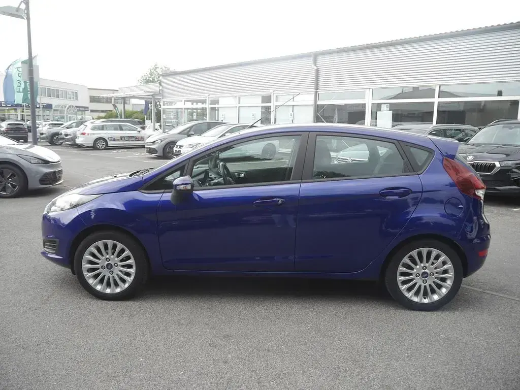 Gebraucht Ford Fiesta Trend 101 PS (74 kW) 2014 Blau Kleinwagen