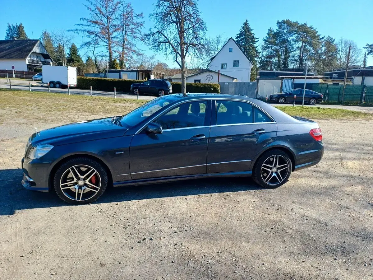 Gebraucht Mercedes E500 Elegance 408 PS (300 kW) 2011 Grau Limousine