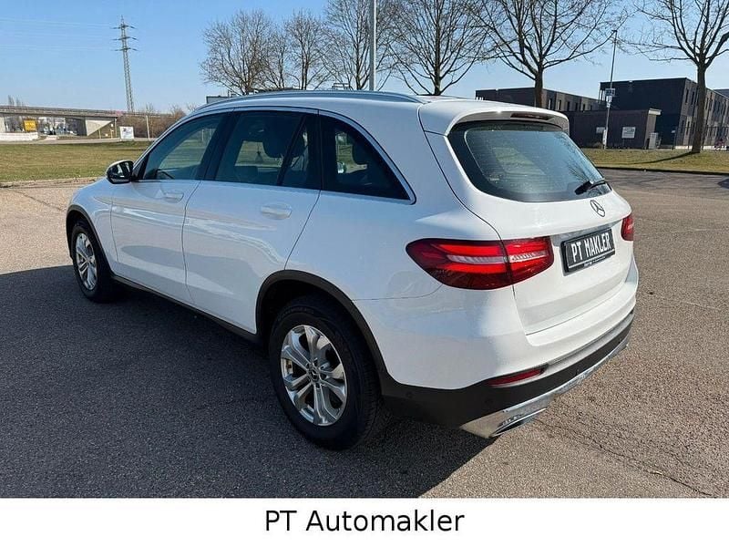 Gebraucht Mercedes GLC250 204 PS (150 kW) 2018 Polarweiss  unilack SUV