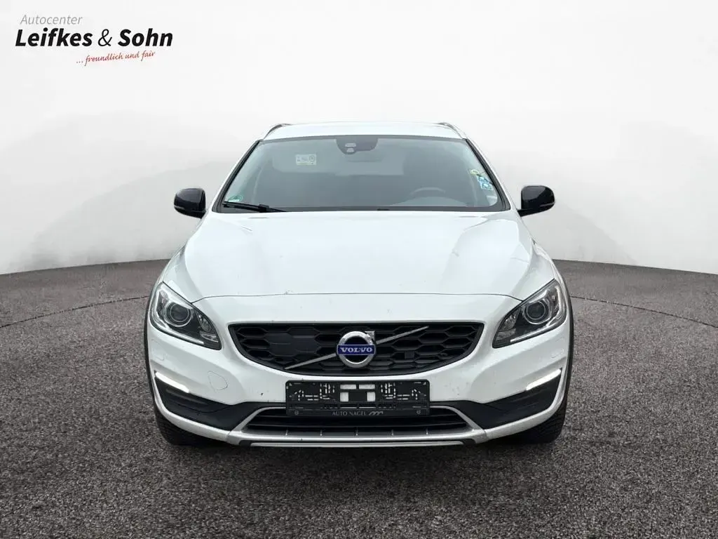 Gebraucht Volvo V60 CC Kinetic 150 PS (110 kW) 2016 Weiß Kombi