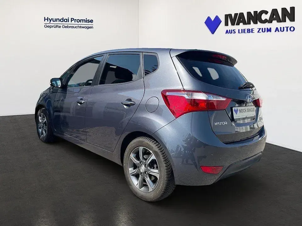 Gebraucht Hyundai ix20 Space Plus 125 PS (91 kW) 2019 Micron grey Kleinwagen