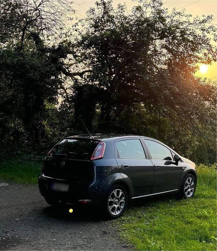 Gebraucht Fiat Punto 69 PS (50 kW) 2014 Grau Kleinwagen