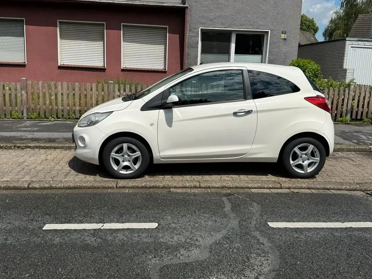 Gebraucht Ford Ka Titanium 69 PS (50 kW) 2012 Weiß Kleinwagen