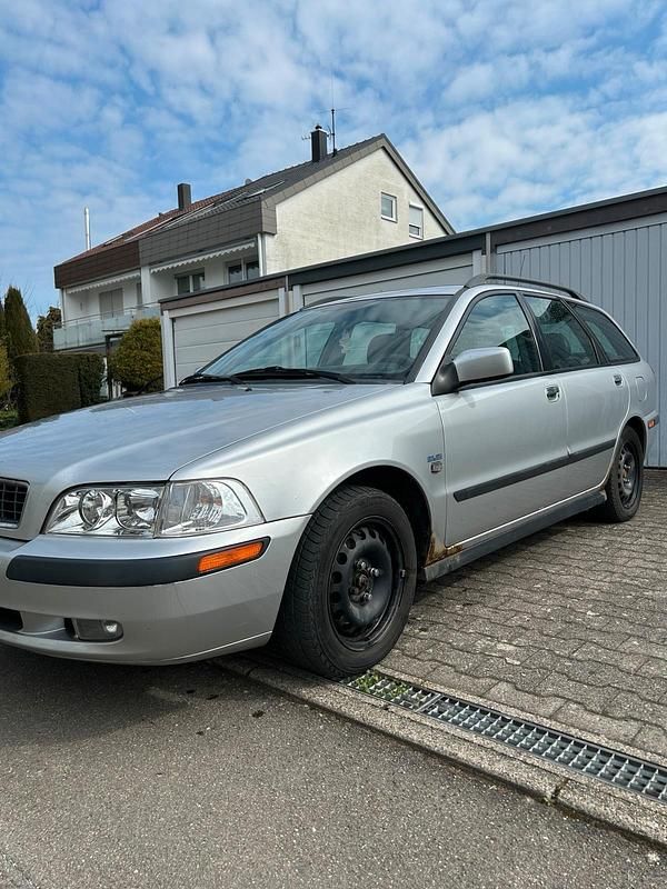 Gebraucht Volvo V40 122 PS (89 kW) 2002 Silber Kombi