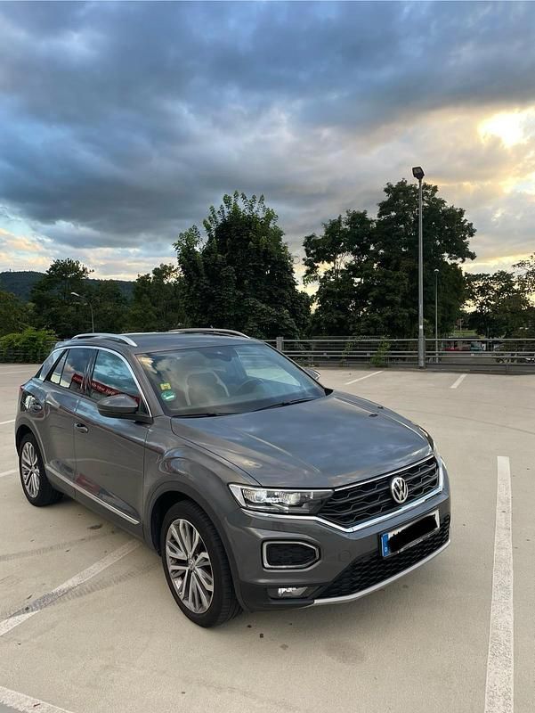 Grau Gebraucht 2018 VW T-Roc SUV | 17.900 € (Superpreis) - Bild 1/4