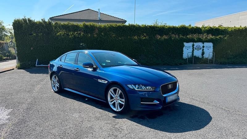 Gebraucht Jaguar XE R 180 PS (132 kW) 2016 Blau Limousine