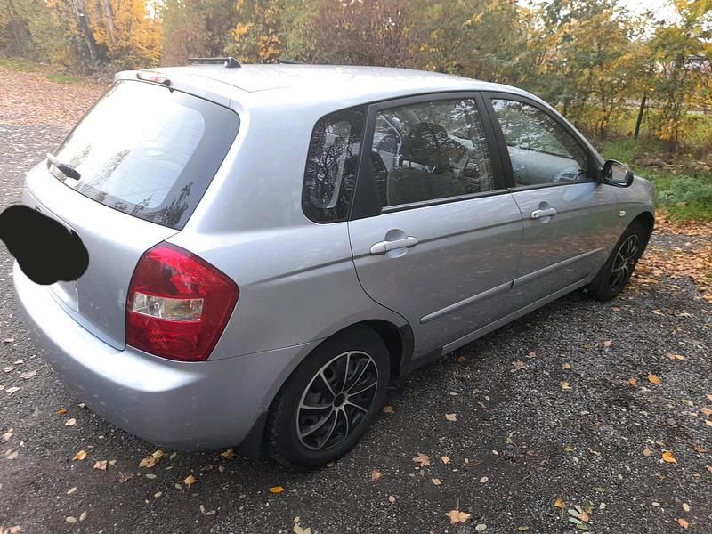 Blau Gebraucht 2005 Kia Cerato Limousine | 1.600 € (Guter Preis) - Bild 1/4