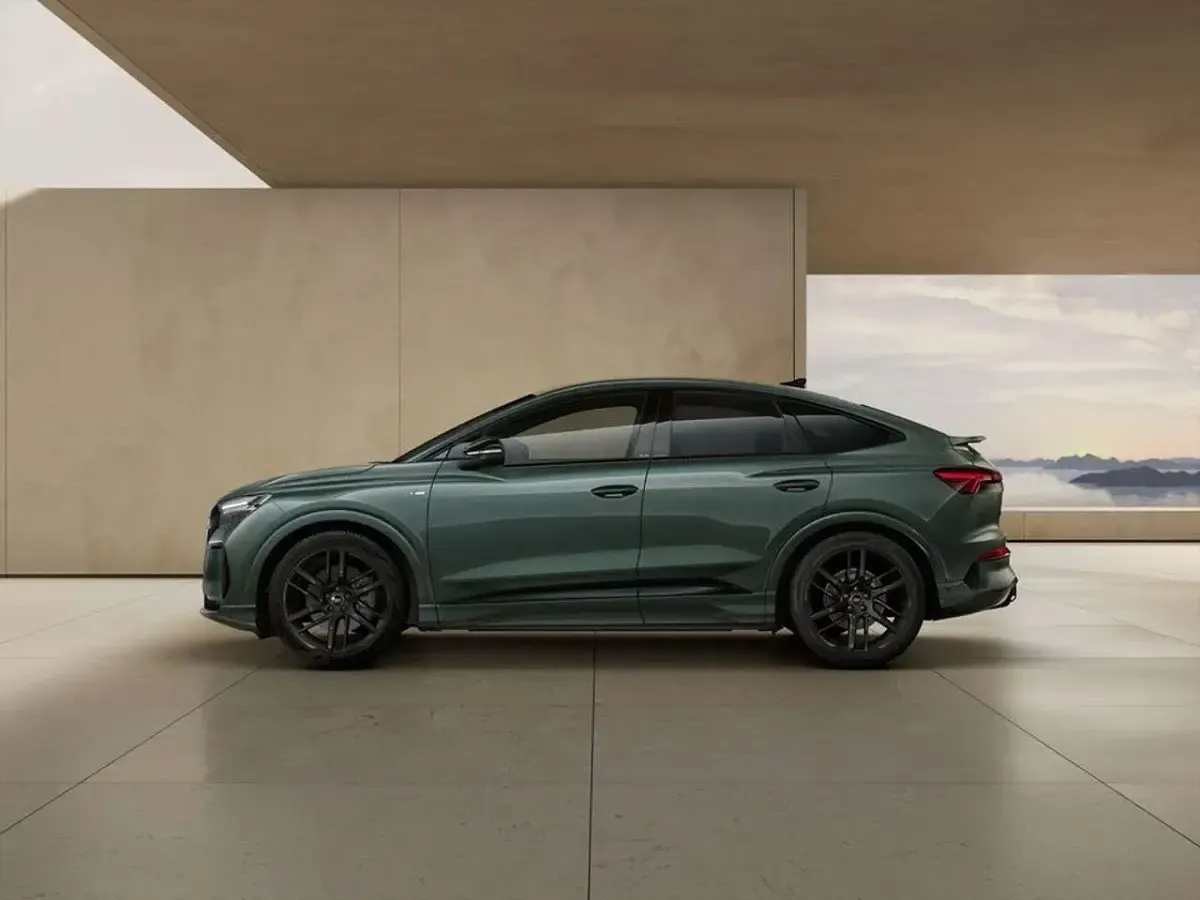 Neu Audi Q4 Sportback e-tron Performance 210 kW (286 PS) 2026 Salbeigrün metallic SUV