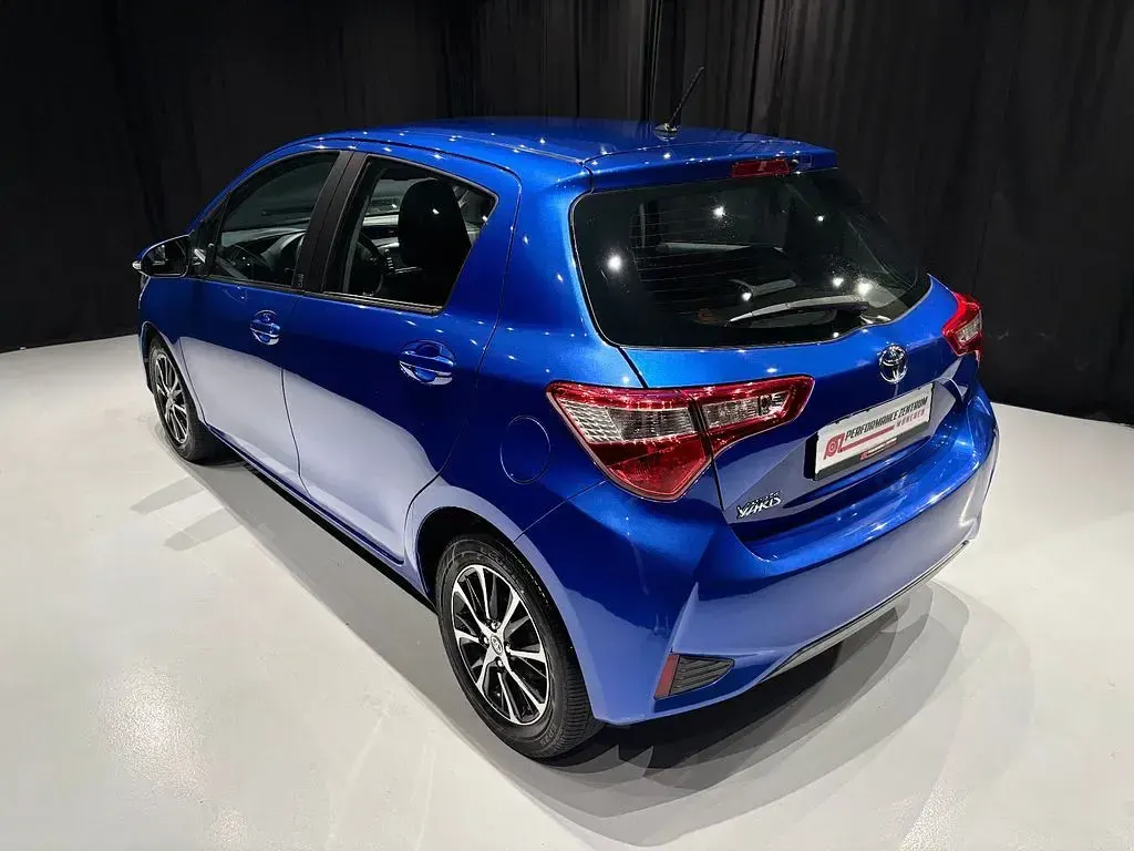 Gebraucht Toyota Yaris Team 111 PS (81 kW) 2018 Blau Limousine