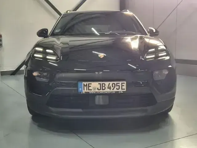 Gebraucht Porsche Macan 4 Electric 300 kW (408 PS) 2024 Schwarz SUV