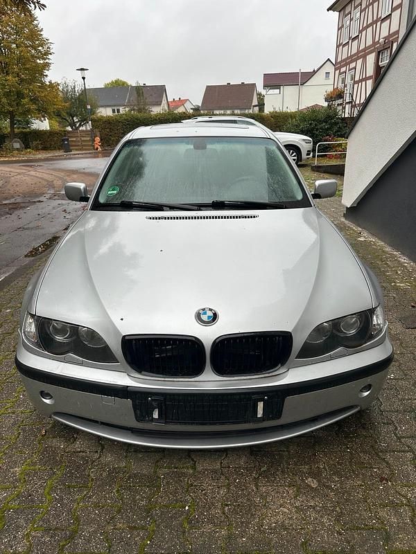 Silber Gebraucht 2003 BMW 320 Limousine | 2.500 € (Superpreis) - Bild 1/4