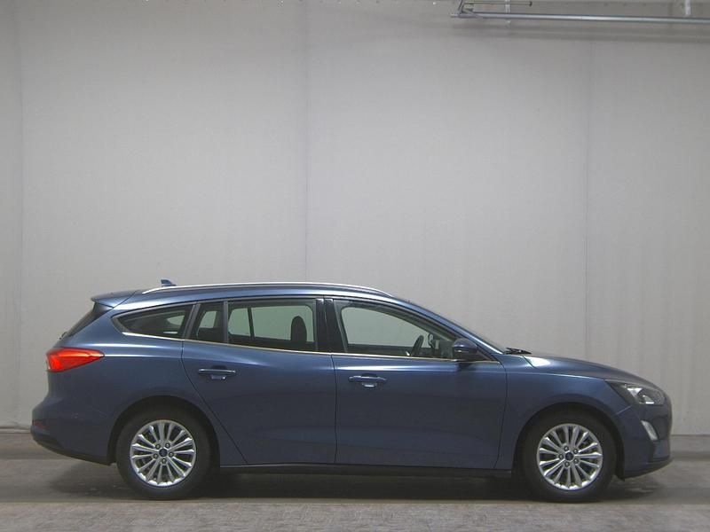 Blau Gebraucht 2021 Ford Focus Titanium Kombi | 13.780 € (Superpreis) - Bild 1/4