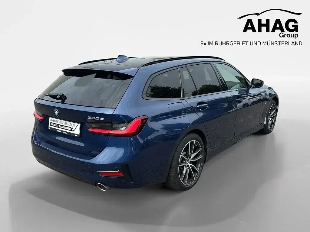Gebraucht BMW 330e Efficient Dynamics 292 PS (214 kW) 2022 Schwarz Kombi