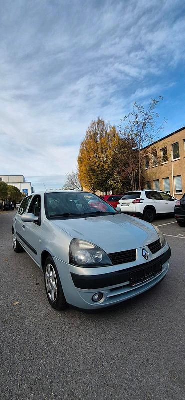 Silber Gebraucht 2005 Renault Clio II Limousine | 2.780 € (Fairer Preis) - Bild 1/4