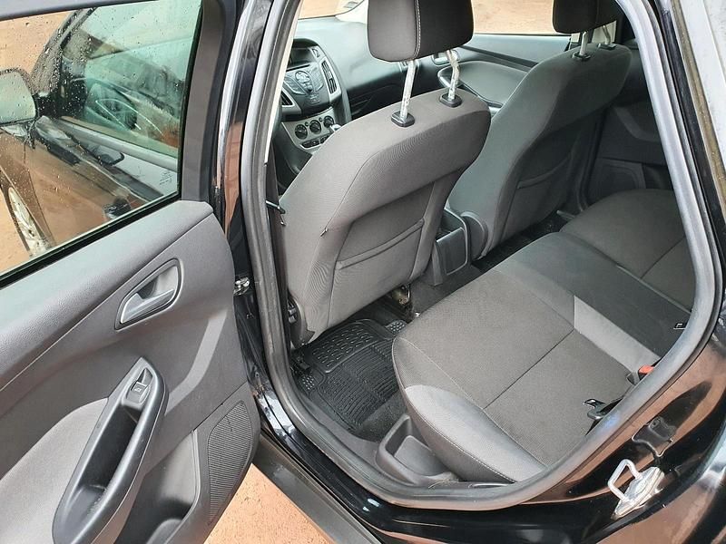 Gebraucht Ford Focus 125 PS (91 kW) 2014 Schwarz Kombi