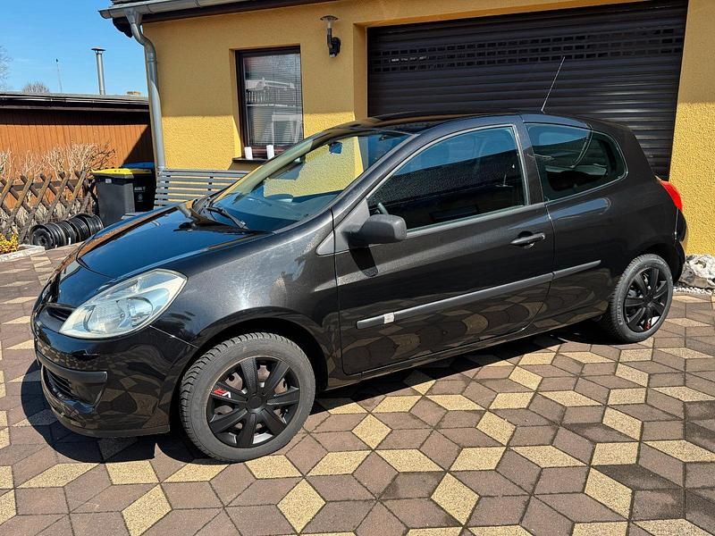 Gebraucht Renault Clio II 75 PS (55 kW) 2007 Schwarz Kleinwagen