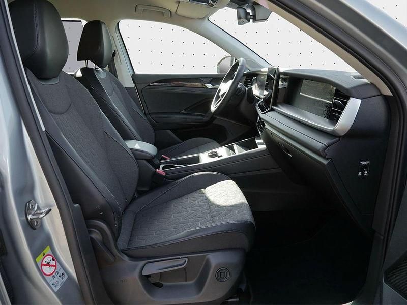 Gebraucht VW Tayron Life 150 PS (110 kW) 2025 Oyster silver metallic SUV