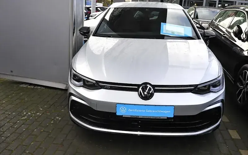 Gebraucht VW Golf VIII R-line 131 PS (96 kW) 2023 Reflexsilber Limousine