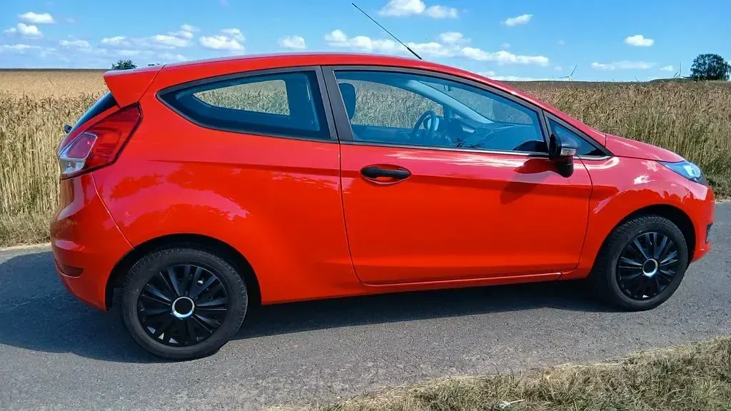 Gebraucht Ford Fiesta 60 PS (44 kW) 2015 Rot Kleinwagen
