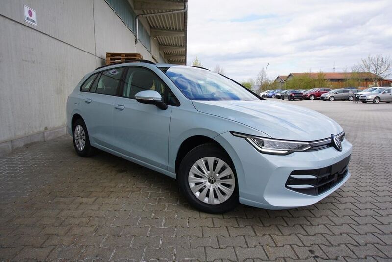Anemonenblau metallic Neu 2025 VW Golf VIII Kombi | 26.950 € (Guter Preis) - Bild 1/4