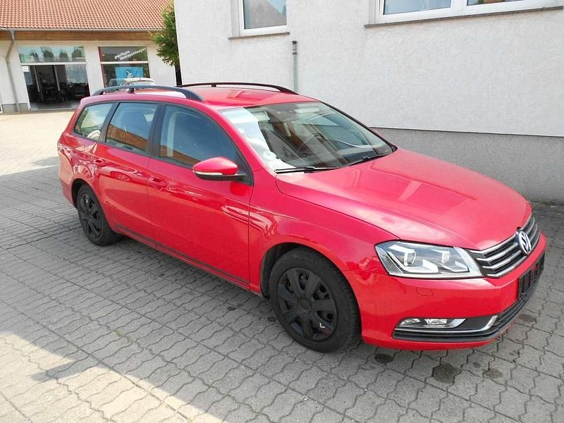 Gebraucht VW Passat 140 PS (102 kW) 2014 Rot Kombi
