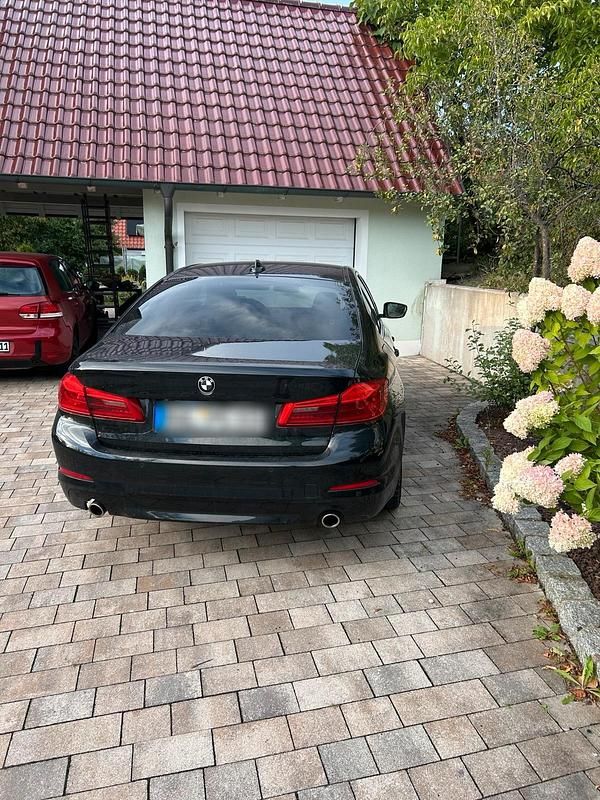 Schwarz Gebraucht 2020 BMW 520 Limousine | 23.500 € (Superpreis) - Bild 1/4