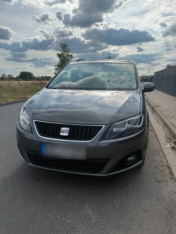 Grau Gebraucht 2011 Seat Alhambra Van / Kleinbus | 8.449 € (Guter Preis) - Bild 1/4