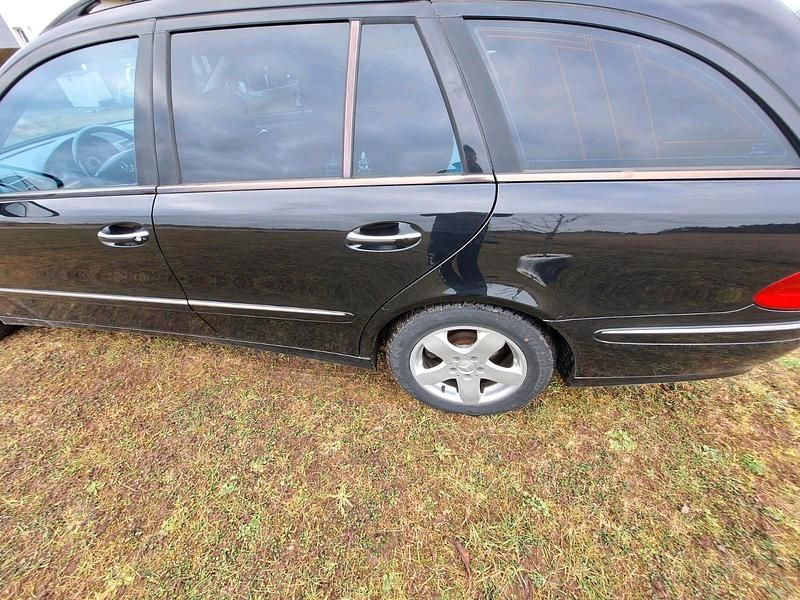 Second-hand Mercedes E220 170 CP (125 kW) 2008 Negru Break