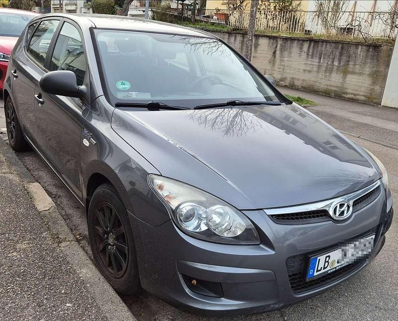 Silber Gebraucht 2010 Hyundai i30 Comfort Limousine | 4.200 € (Fairer Preis) - Bild 1/4