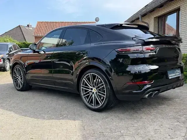 Gebraucht Porsche Cayenne Turbo Coupe 549 PS (403 kW) 2019 Tiefschwarz SUV