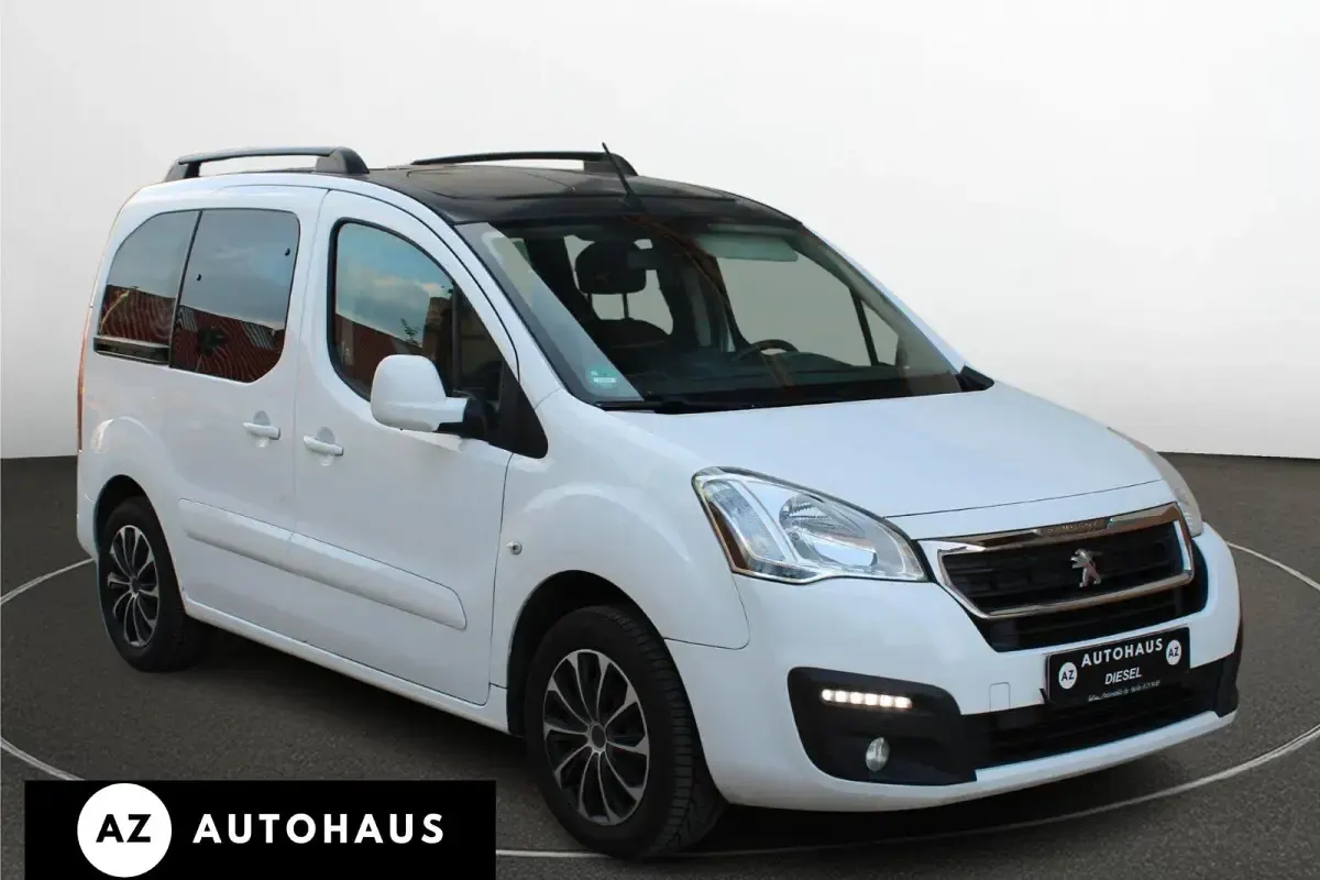 Gebraucht Peugeot Partner Tepee Allure 100 PS (73 kW) 2016 Weiß Van / Kleinbus