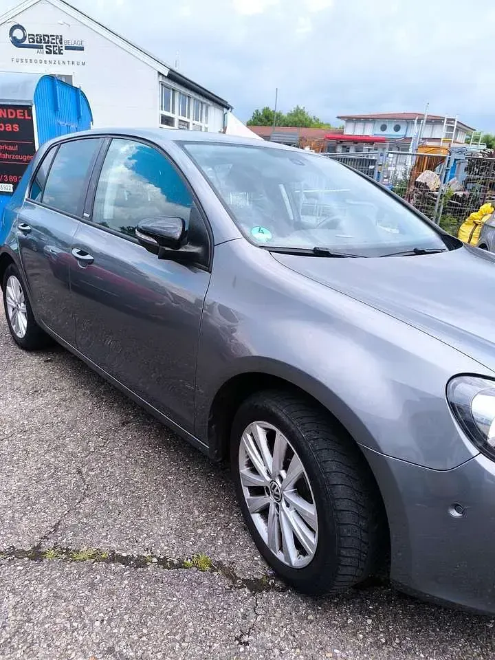 Gebraucht VW Golf VI Style 105 PS (77 kW) 2011 United grey metallic Kleinwagen