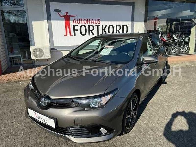 Gebraucht Toyota Auris Team 117 PS (86 kW) 2019 Magan grau bronze metallic Kleinwagen