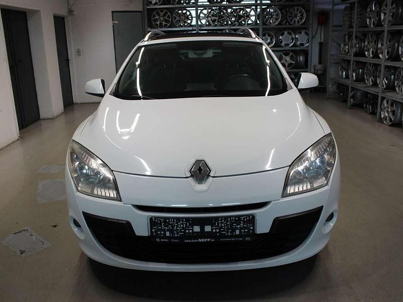 Gebraucht Renault Mégane GrandTour Dynamique 150 PS (110 kW) 2010 Gletscherweiss Kombi