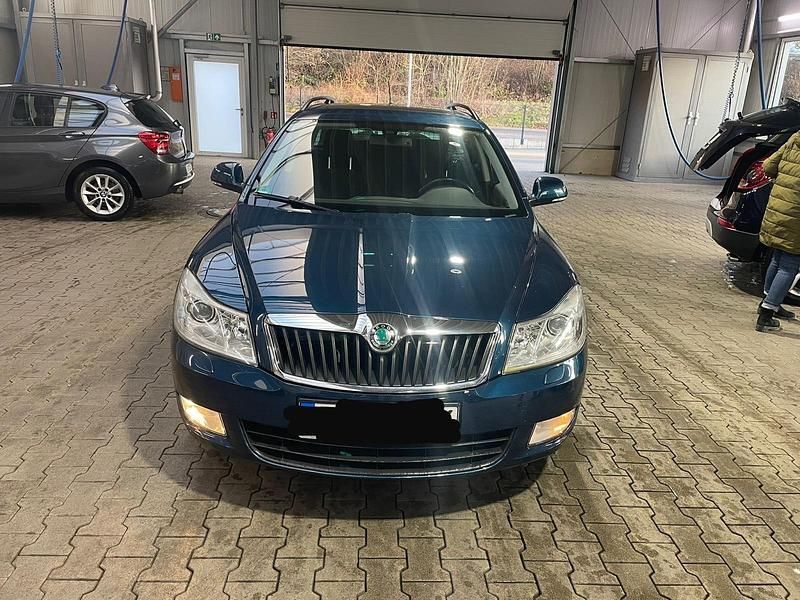 Blau Gebraucht 2012 Skoda Octavia Kombi | 4.850 € (Superpreis) - Bild 1/4