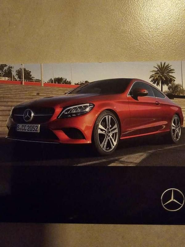 Gebraucht Mercedes 220 AMG line 194 PS (142 kW) 2019 Rot Coupé