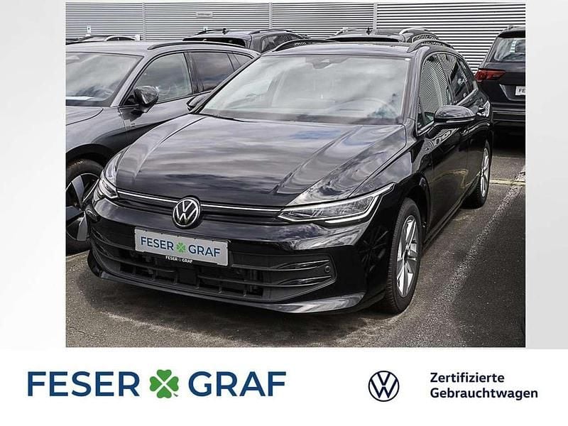 Grenadillschwarz metallic Gebraucht 2024 VW Golf VIII Life Kombi | 28.440 € (Fairer Preis) - Bild 1/4