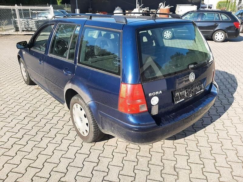 Gebraucht VW Bora Comfortline 101 PS (74 kW) 2001 Blau Limousine