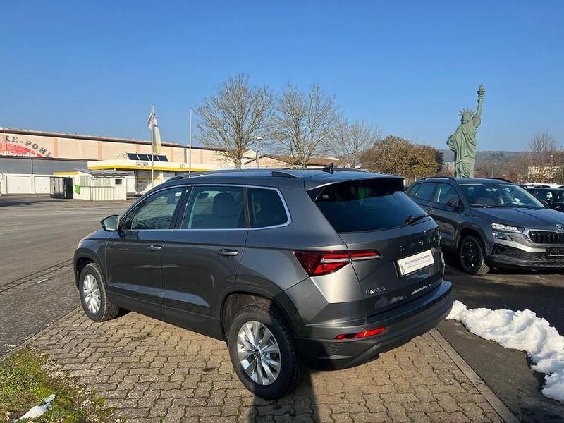 Neu Skoda Karoq Selection 150 PS (110 kW) 2025 Grau SUV