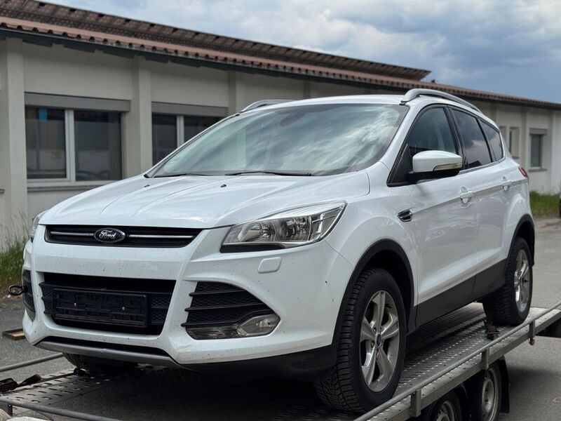 Weiß Gebraucht 2015 Ford Kuga SYNC Edition SUV | 6.350 € - Bild 1/4