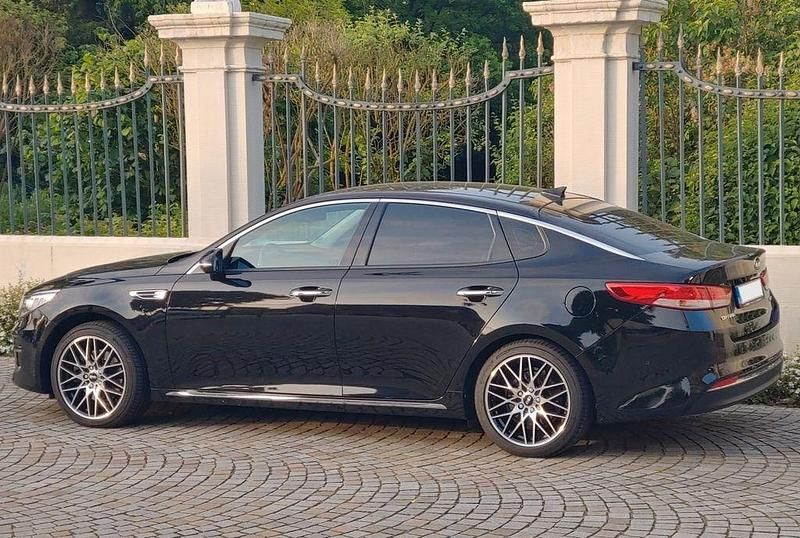 Schwarz Gebraucht 2016 Kia Optima 3 Limousine | 13.700 € (Fairer Preis) - Bild 1/4