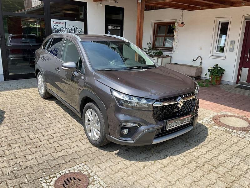 Grau Gebraucht 2024 Suzuki SX4 S-Cross Comfort+ SUV | 24.950 € (Fairer Preis) - Bild 1/4