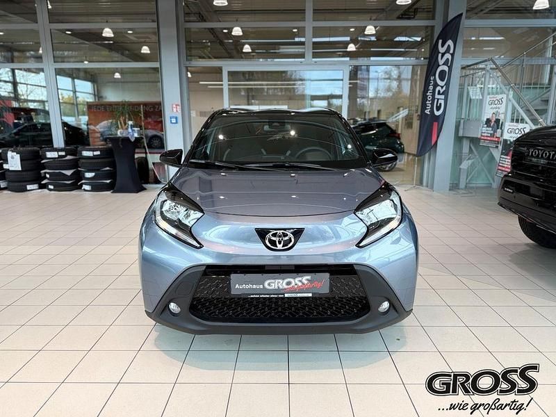 Neu Toyota Aygo X 72 PS (52 kW) 2025 1k3)/ black mica (209) (grau SUV