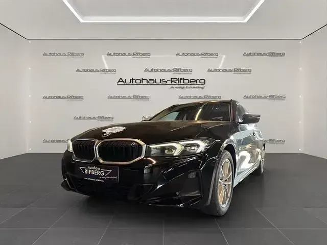 Second-hand BMW 320e Performance 204 CP (150 kW) 2023 Negru Berlinǎ