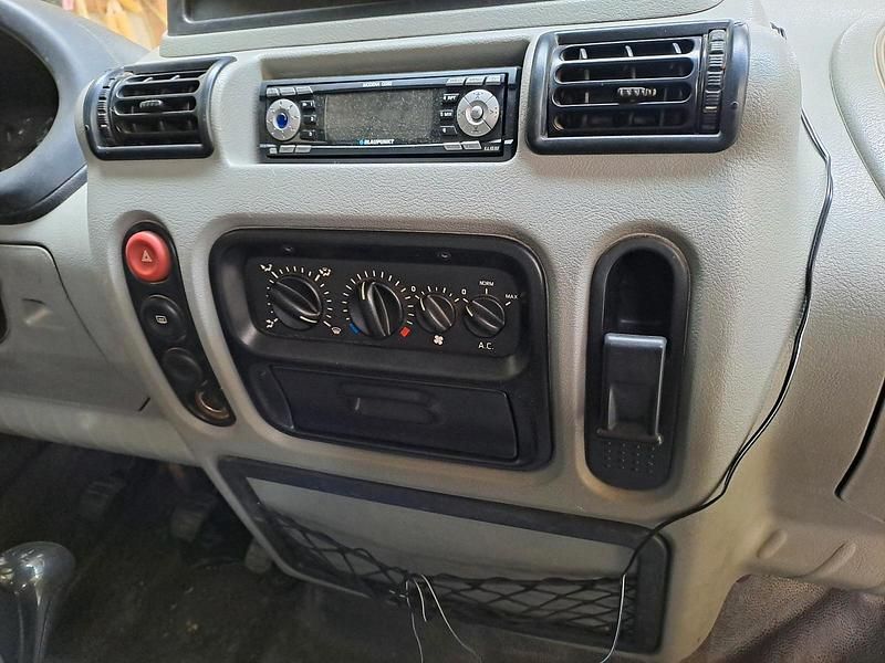 Gebraucht Renault Master 90 PS (66 kW) 2002 Weiß Van / Kleinbus