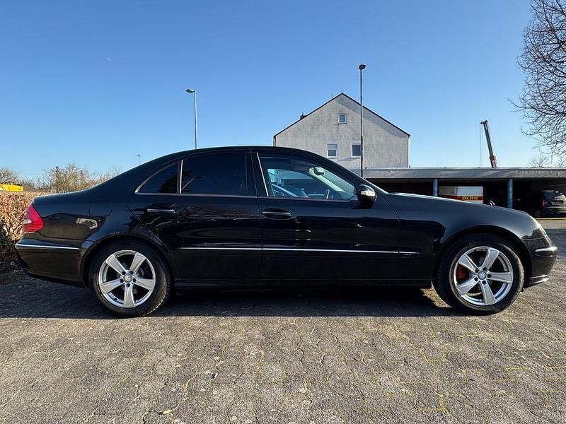 Gebraucht Mercedes E320 Avantgarde 224 PS (164 kW) 2005 Schwarz Limousine