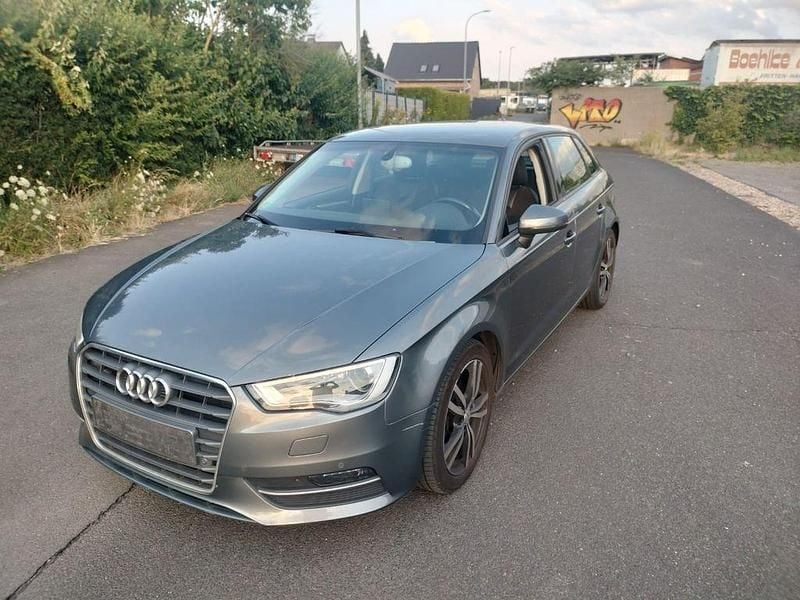 Grau Gebraucht 2014 Audi A3 Sportback Ambition Limousine | 12.999 € (Fairer Preis) - Bild 1/4