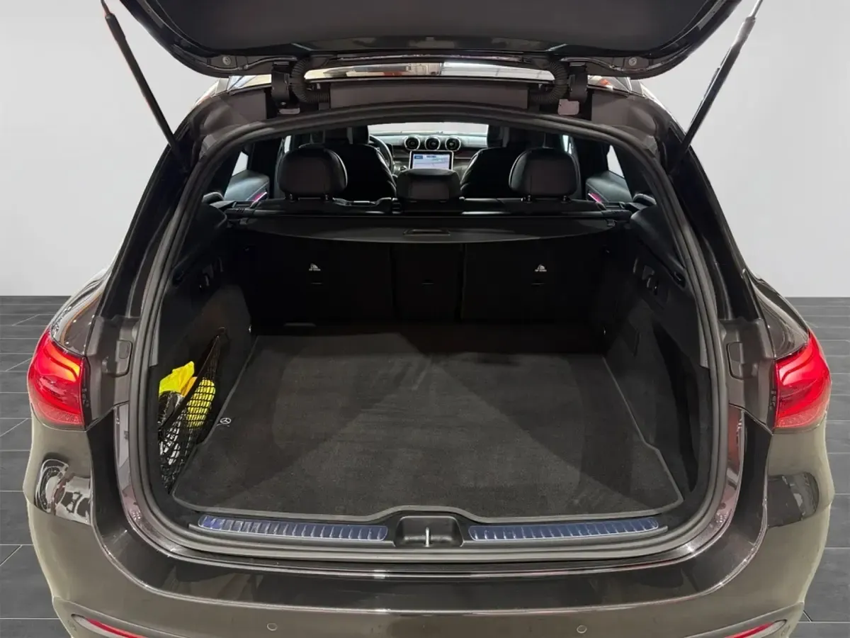 Gebraucht Mercedes GLC200 AMG 204 PS (150 kW) 2023 Szary SUV
