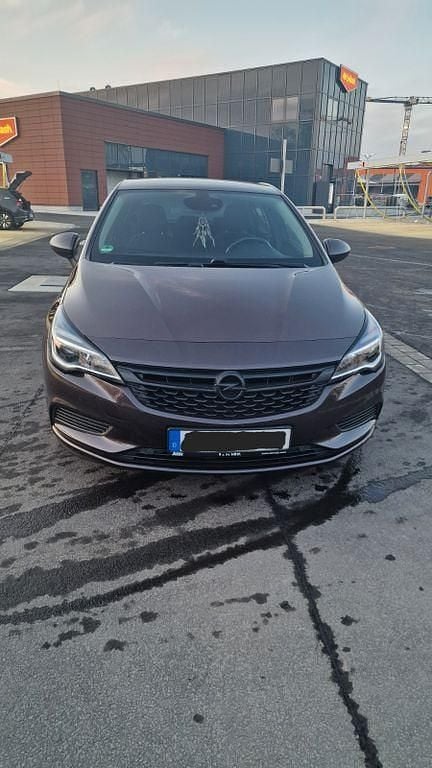 Gebraucht Opel Astra Edition 125 PS (91 kW) 2017 Braun Limousine