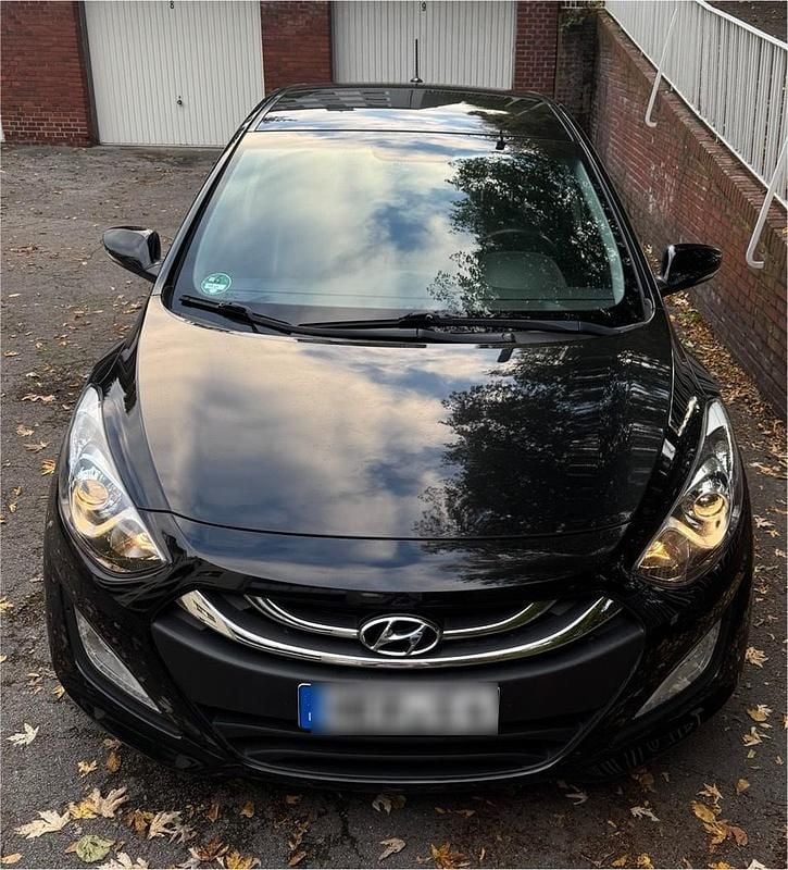 Schwarz Gebraucht 2014 Hyundai i30 Limousine | 8.800 € (Fairer Preis) - Bild 1/4